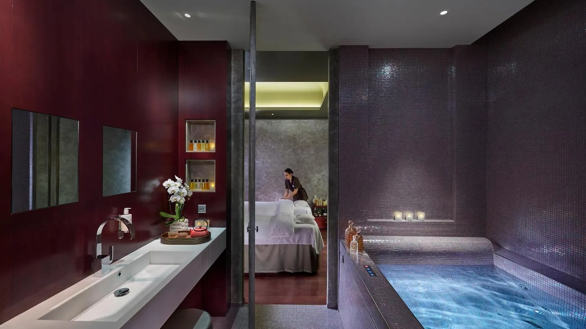 Mandarin Oriental, Hotel