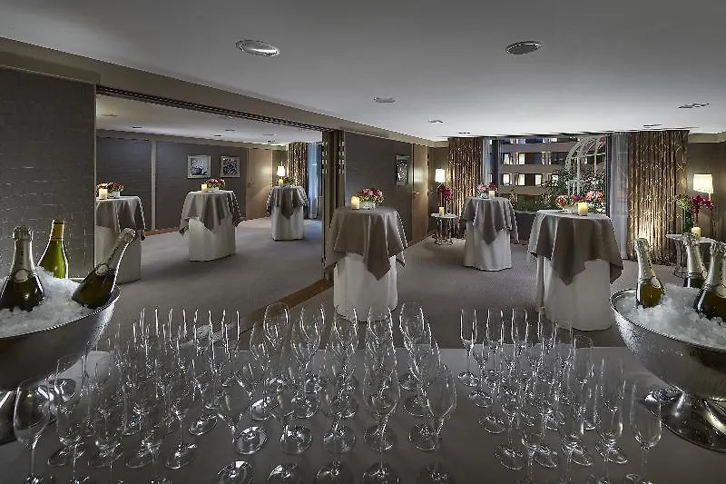 Mandarin Oriental, Hotel