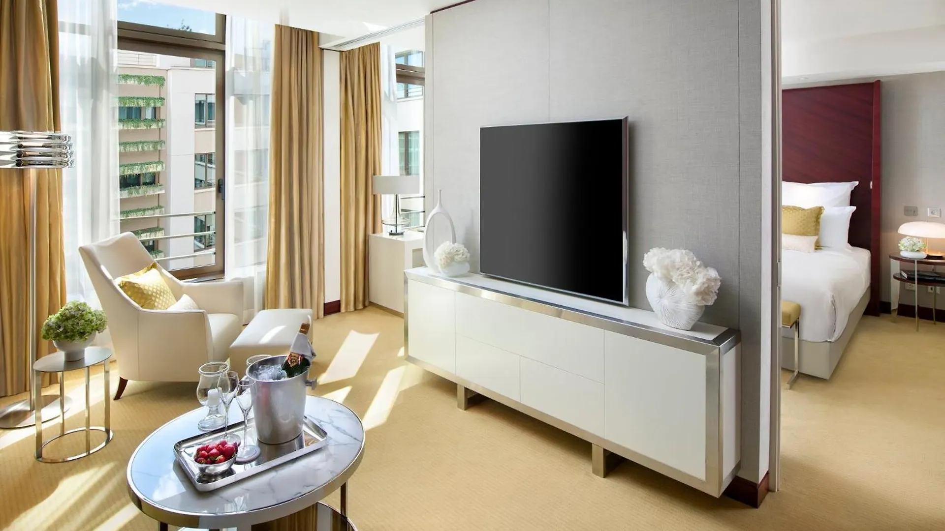 Mandarin Oriental, Hotel